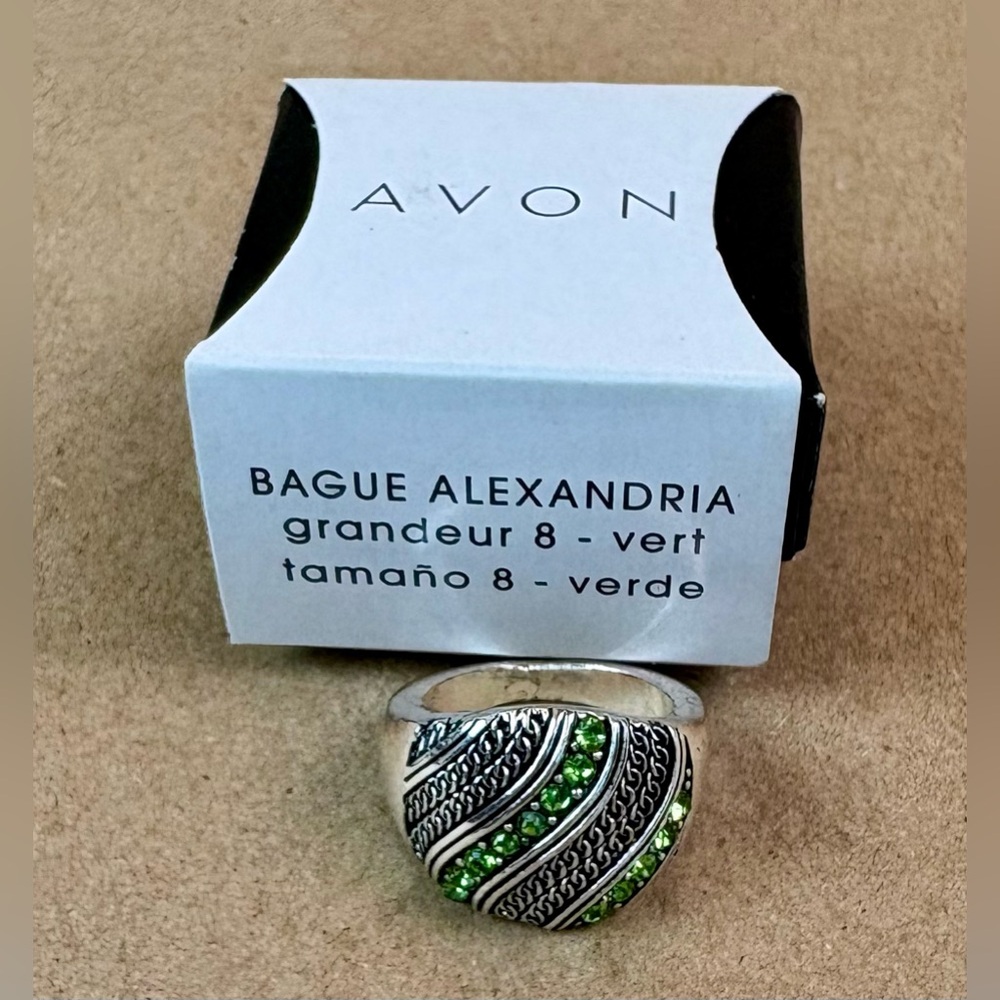 Vintage Avon Alexandria Dome Ring Green Rhinestone Size 8 with Box